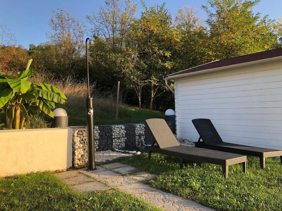 Maison De Vacances Avec Ses Petits Chalets Aouste-sur-Sye Luaran gambar